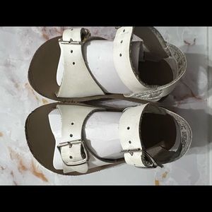 USED Salt Water Sandal by Hoy Shoes
Sun-San - Surfer size 5 baby/walker